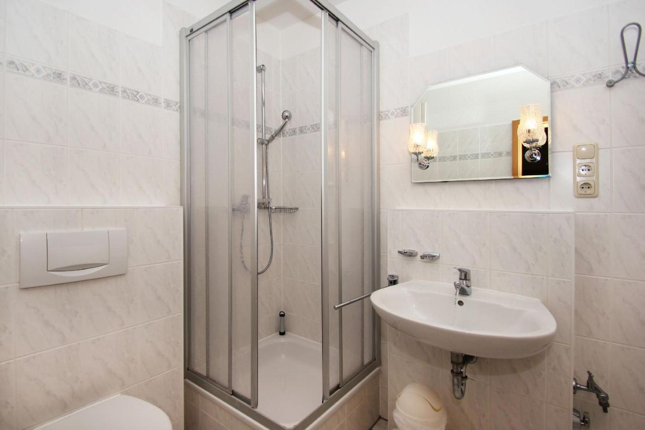 Balkon, Gratis Nutzung Vom Ahoi Erlebnisbad Und Sauna In Sellin - Villa Karola Fewo 09 غورين المظهر الخارجي الصورة